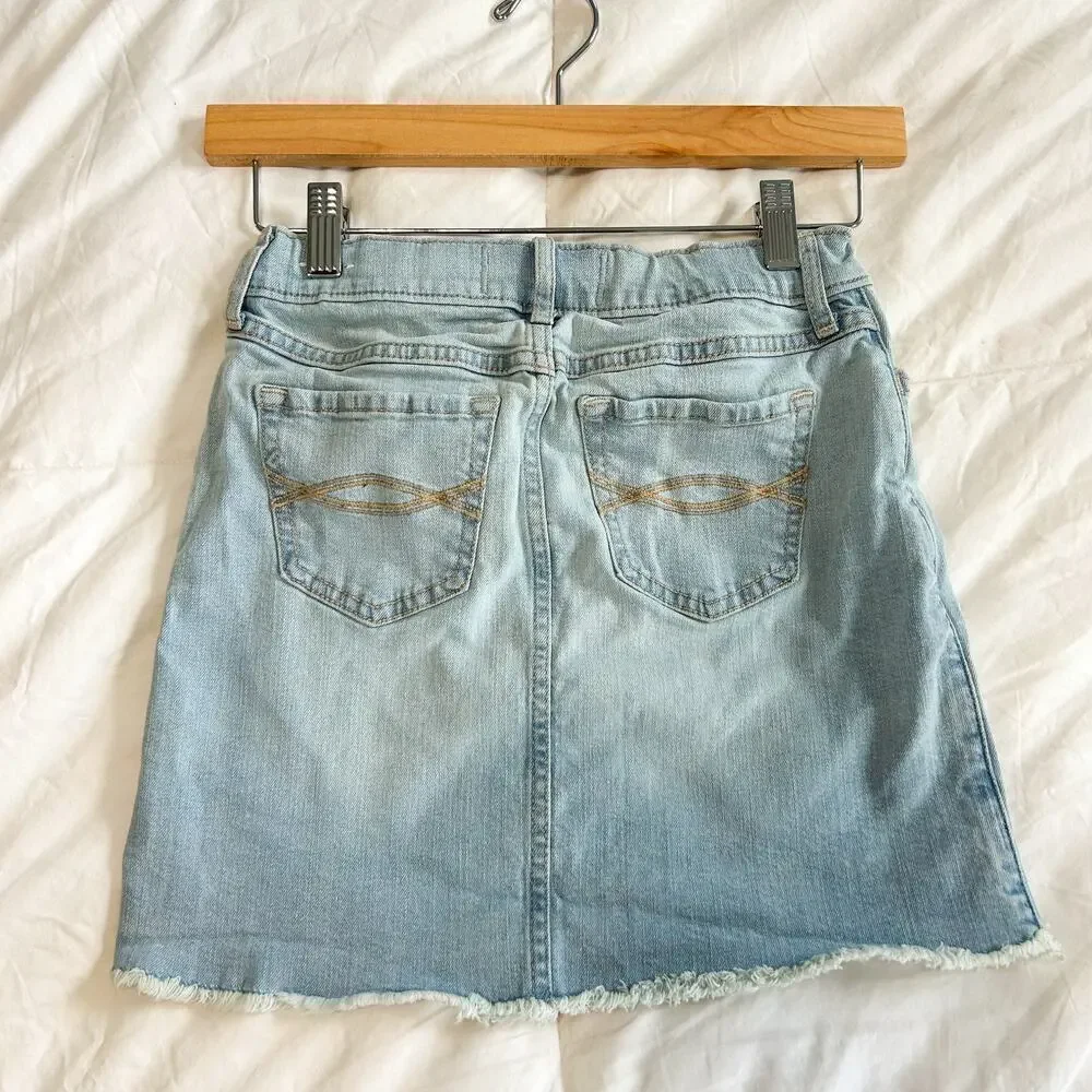 NWOT Abercrombie Kids Light Wash Denim Button Front Mini Skirt Size 11/12